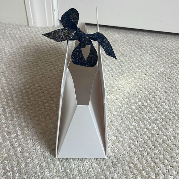 Chanel Gift Box - Picture 2 of 4
